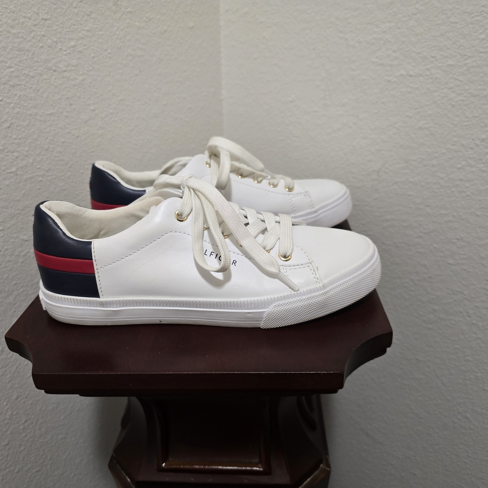 TOMMY HILFIGER SNEAKERS SZ 5